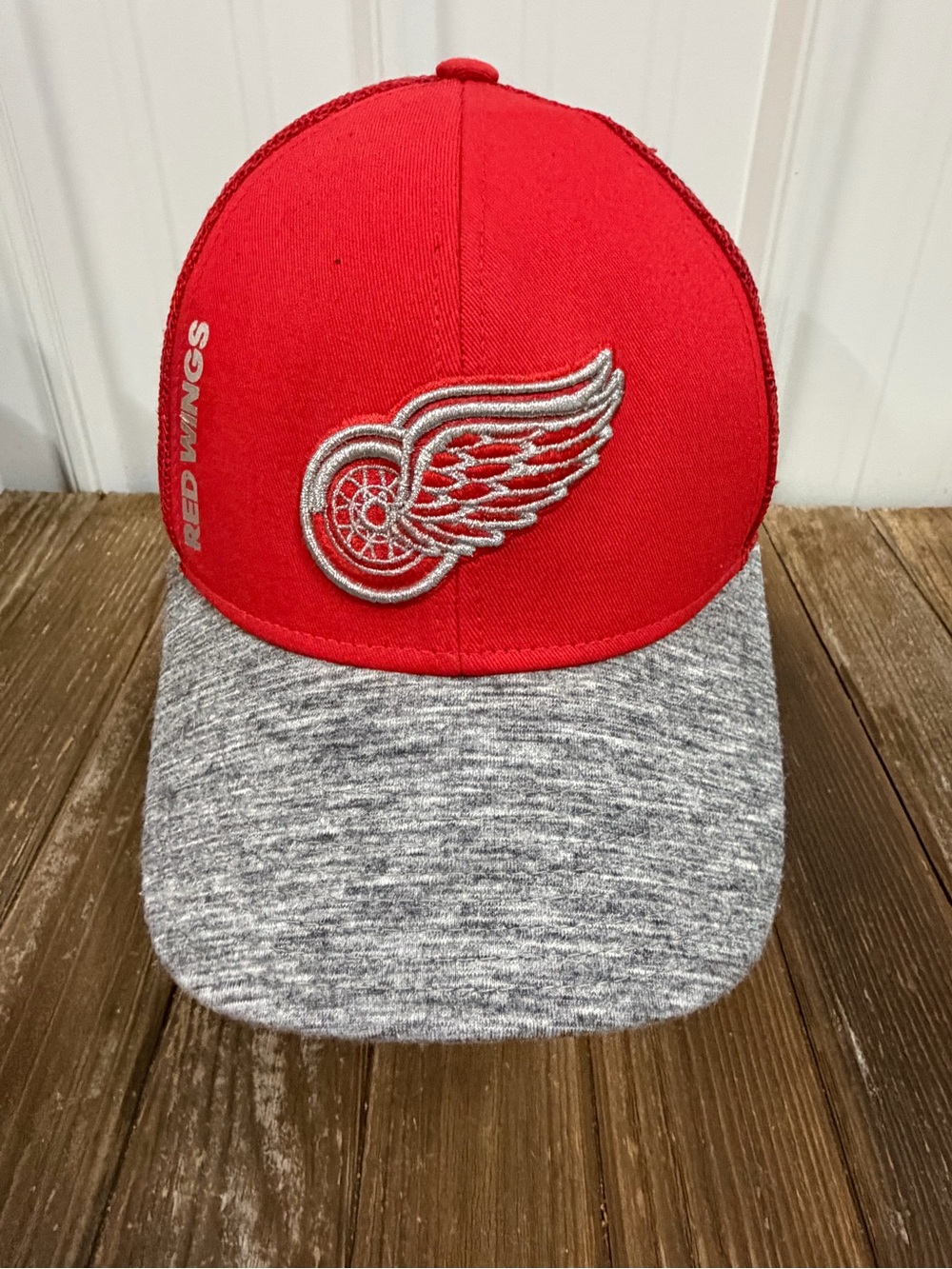 Adidas Detroit Red Wings Red, Black and Gray NHL Pro Cap Interior Detailing